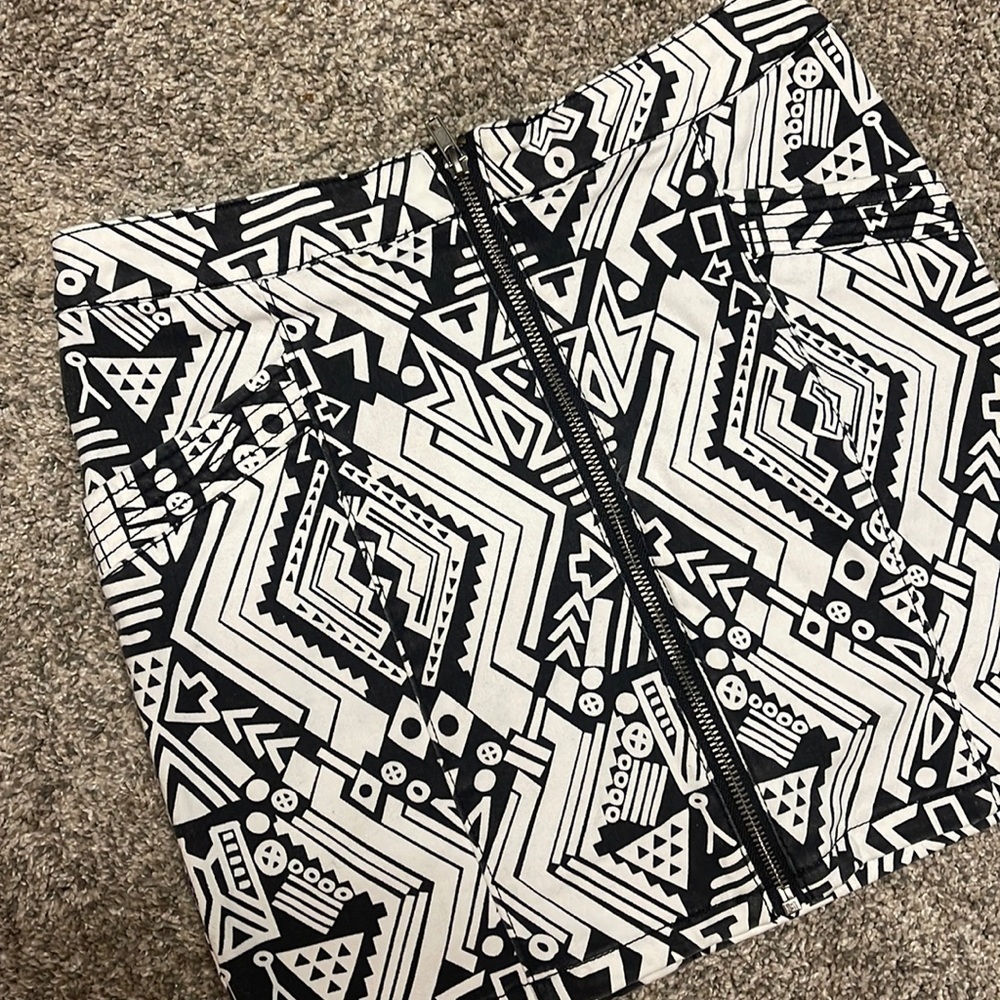 H&M Divided Aztec design mini - Picture 2 of 4